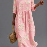 Vestido informal de mujer con estampado floral.