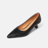 Regina™ | Escarpín de Piel con Textura y Tacón Kitten